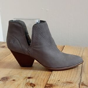 Frye Gray Nubuck Leather Reina Cut Out Pointed Toe Ankle Boots Size 9M
